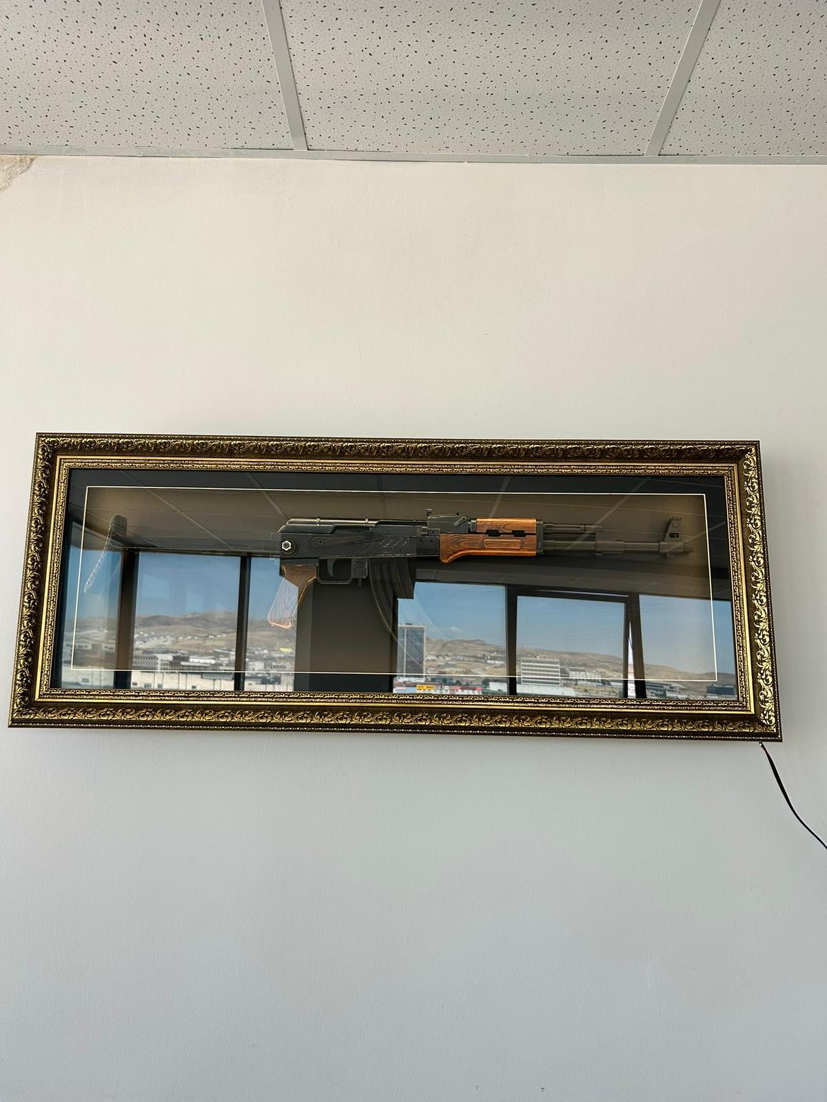 AK-47 TABLO