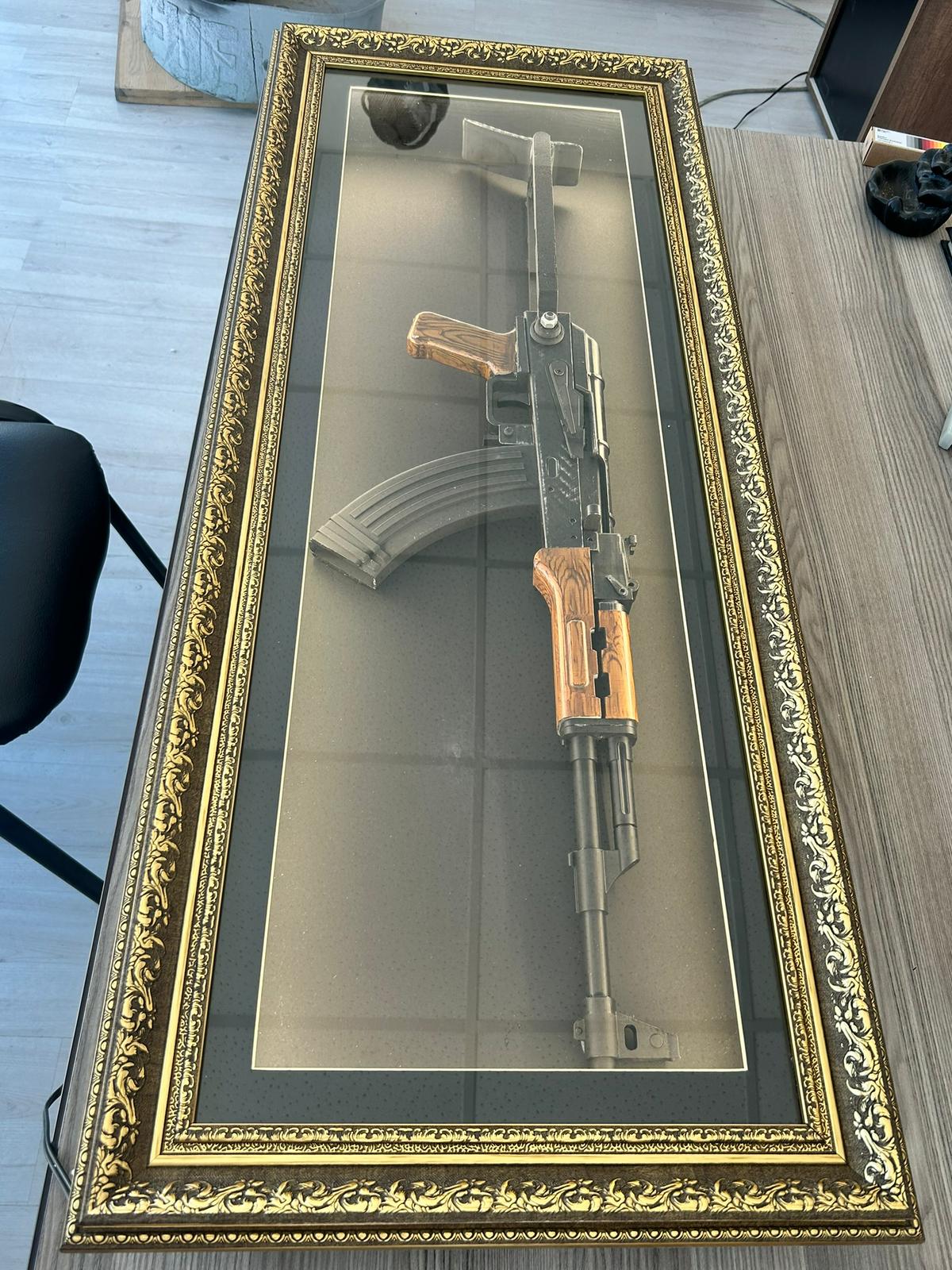 AK-47 TABLO