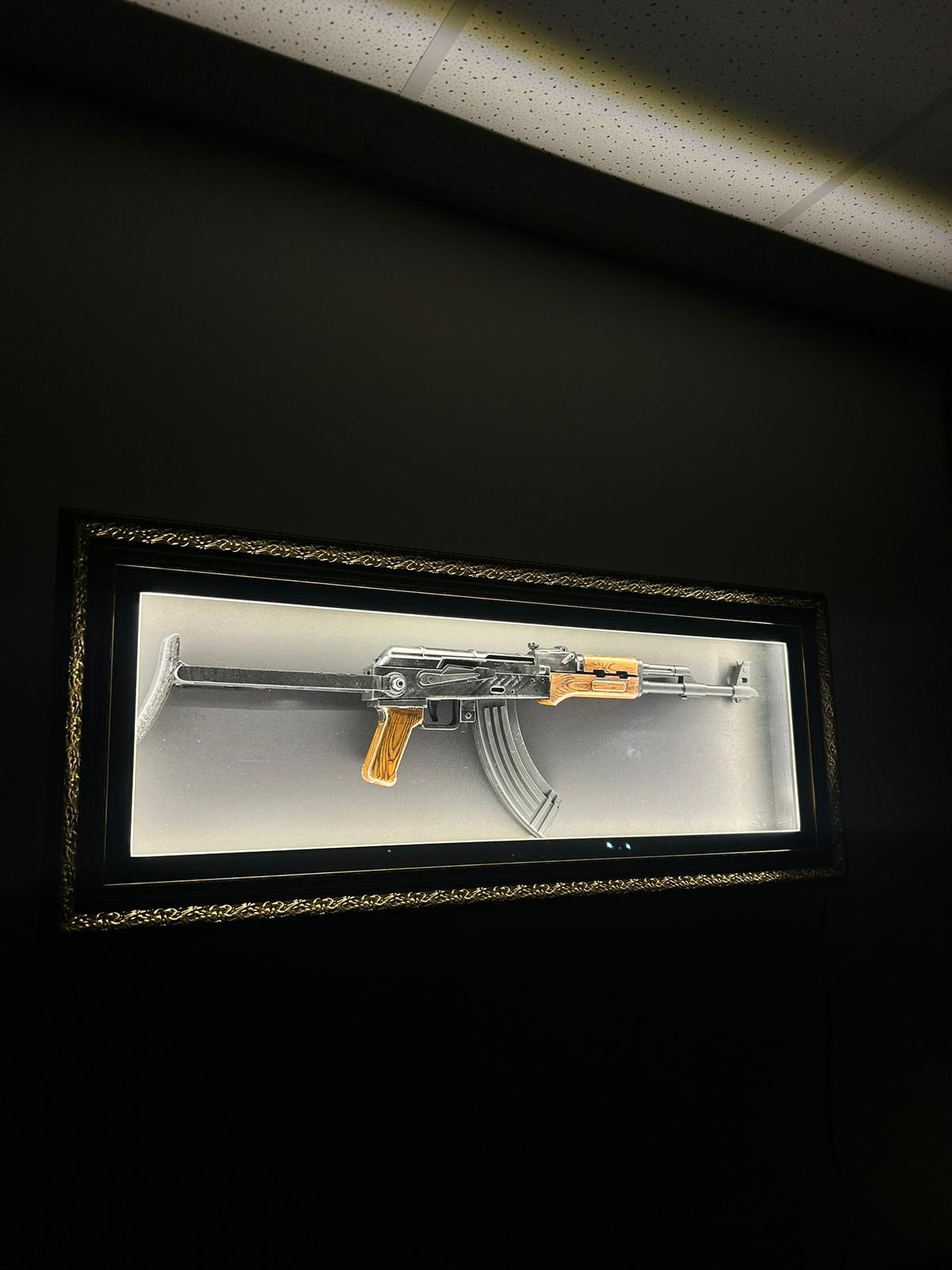 AK-47 TABLO